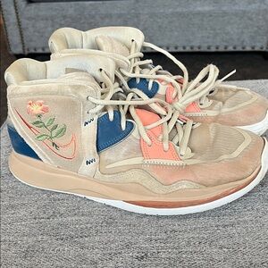 Nike Kyrie Infinity High-Top Shoes in Floral pattern